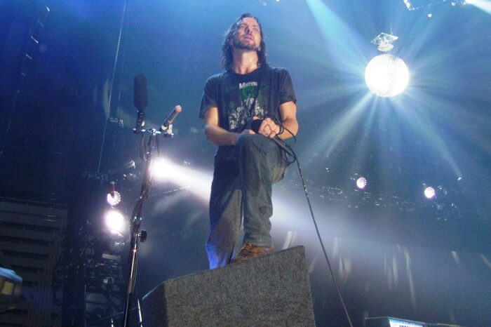 Pearl Jam, nuovo omaggio ai fan italiani nel giorno del concerto di Imola, rinviato al 2021