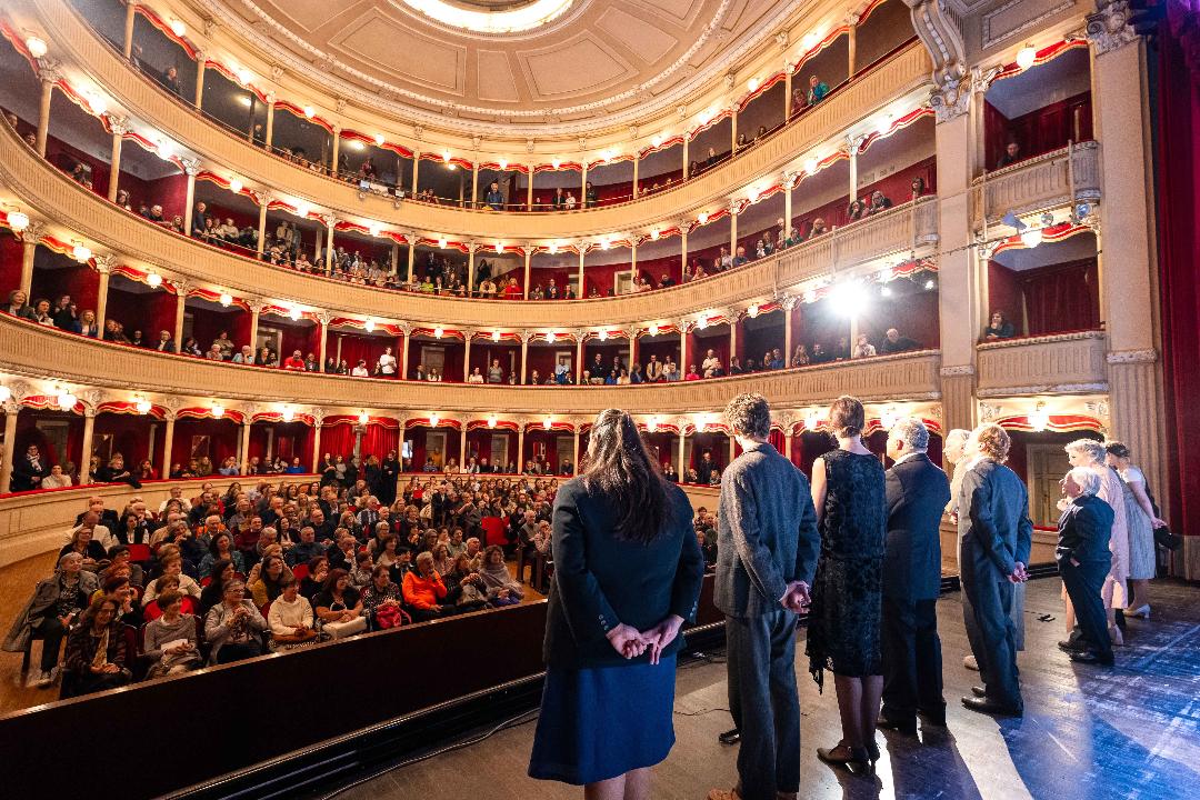 Teatro Maria Caniglia di Sulmona: buona la prima con "Uomo e Galantuomo" che registra il tutto esaurito